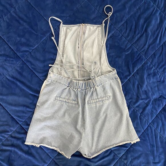 Blue Light Wash Tie-Up & Zipper Open Backless Thin Strap Denim Overalls Shorts - Picture 4 of 5